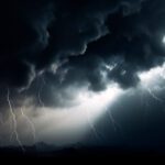 céu com nuvens cinzas de chuva